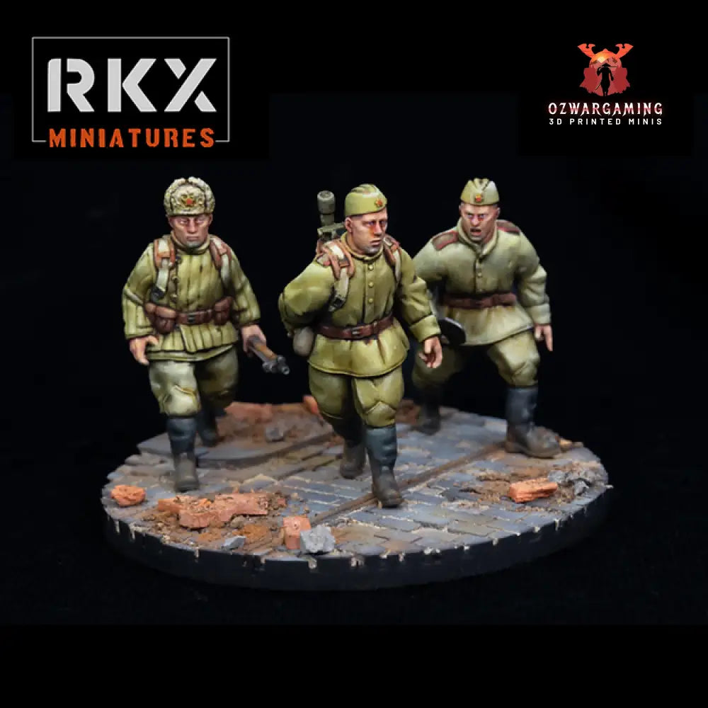 Soviet 50mm Mortar Team Deploying | RKX Miniatures 28mm WW2 Wargaming Miniatures Role Playing Miniatures